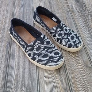 Toms Black & White Pattern Stitched Fabric Slip On Slide Daily Shoes